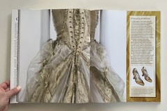 Disney Editions Deluxe Ser.: The Art of Disney Costuming : Heroes, Villains, and
