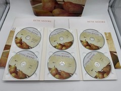 LIVING BEYOND YOURSELF – LEADER KIT – BETH MOORE – 6 DVD/BOOK /LEADER GUIDE