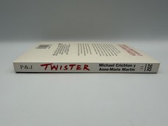 Twister: The Original Screenplay by Michael Crichton; Anne-Marie Martin Spanish