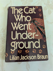 4 „The Cat Who” books by Lilian Jackson Braun, 1 by Rita Mae Brown („Tail Gait”)