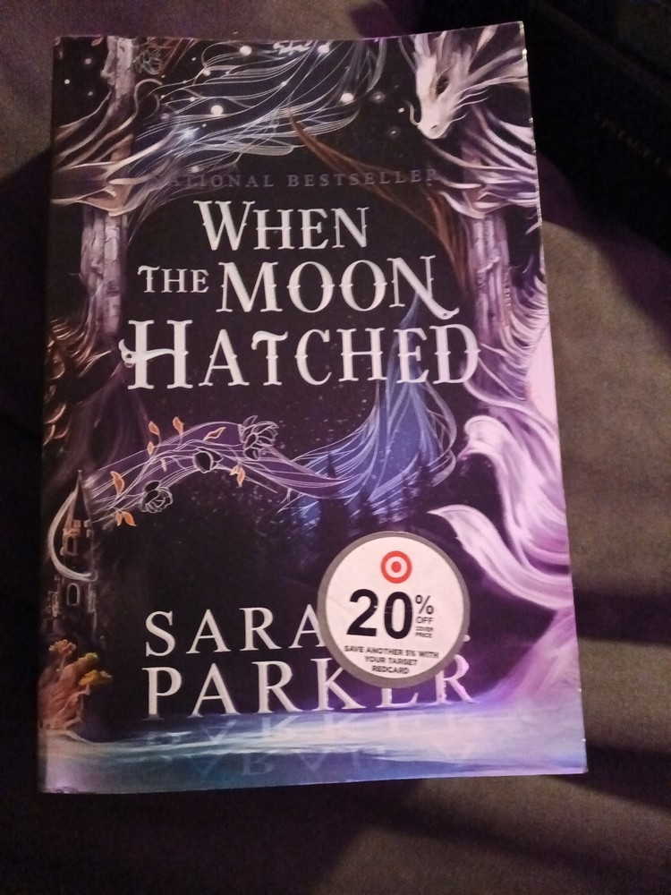 softcover (paperback) edition of „When the Moon Hatched” by Sarah A. Parker, the