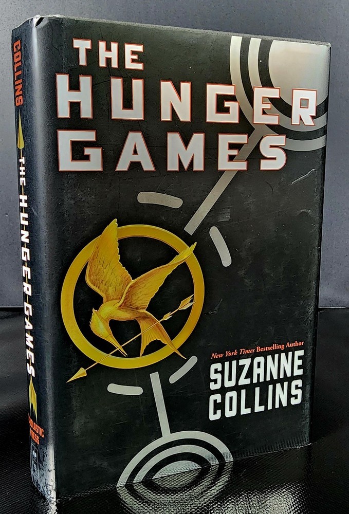 „The Hunger Games” by Suzanne Collins Hardcover Excellent Condition