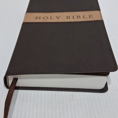 Holy Bible Gift & Award Edition New TYNDALE Living Translation READ