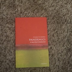 Oxford University Press Pandemics by Christian W. McMillen Paperback