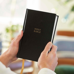 KJV Holy Bible: Personal Size Giant Print, Hardcover, Red Letter, Comfort…