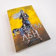 Throne of Glass KINGDOM OF ASH Sarah J Maas 2018 Paperback – Please Read