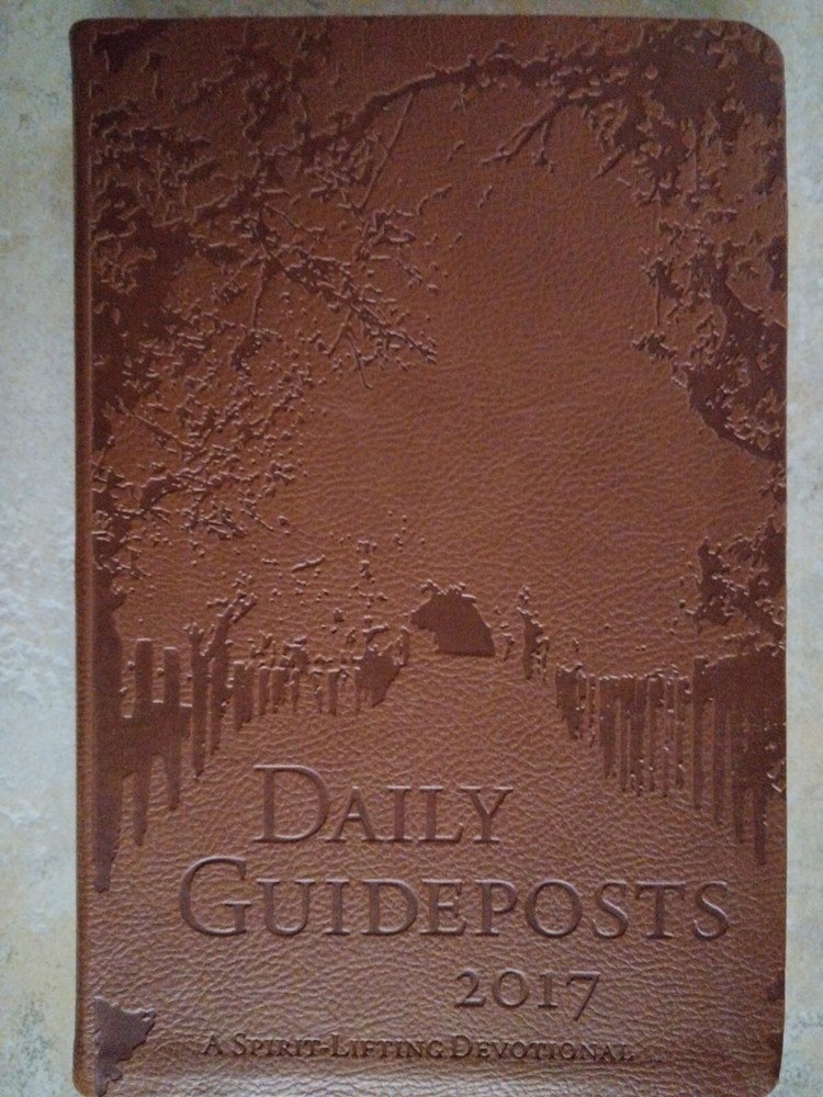 DAILY GUIDEPOSTS – 2017 – All Edges Gilt – Leather-like Covers – Daily Guide