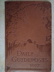 DAILY GUIDEPOSTS – 2017 – All Edges Gilt – Leather-like Covers – Daily Guide