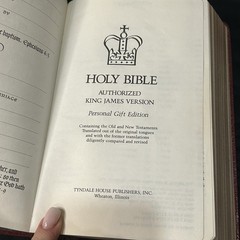 KJV HOLY BIBLE Gift Edition Tyndale Red Letter King James Version 2374-0 9/1981