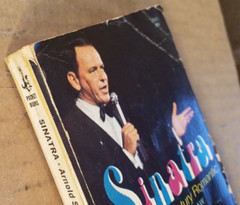 Paperback Pocket Books Frank „Sinatra Twentieth-Century Romantic by Arnold Shaw