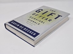 Gift of Fear Survival Signals That Protect Us from Violence by Gavin de Becker