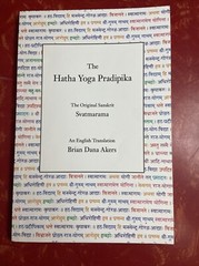 The Hatha Yoga Pradipika, Sanskrit w/ English Translation by Brian Dana Akers PB