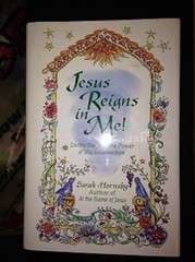 Jesus Reigns in ME: Living Da – VERY GOOD