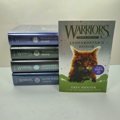 Lot 5 Erin Hunter Books Super Editions Set Hardcover & PB