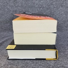 ✅LOT Of 3 Kristin Hannah Books The Great Alone The Nightingale The Four Winds