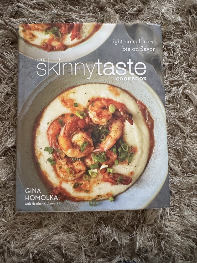 The Skinnytaste Cookbook: Light on Calories Big on Flavor Gina Homolka Hardcover