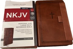MAGNETIC CLOSURE NKJV LARGE PRINT(10.5pt) Personal Size Brown Leathersoft Bible