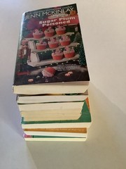 Jenn McKinlay books 3 standalone, 2 Cupcake Bakery Mystery, 3 Bluff Point