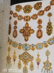 Bentley & Skinner Rare collection Fine Gold Jewels 2018 in 24 Pages & 404 items
