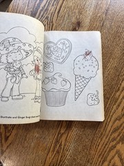 Strawberry Shortcake: : 400 Pages of Coloring Fun! (Strawberry Shortcake) BB