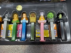 Lot Of 5 Collectible „Wizard Of Oz” Lot. Game, Pez, Tumblers, Ornamental Bells