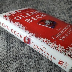The Christmas Sweater Glenn Beck 2008 Holiday Fiction Threshold Hardcover Book