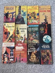 Lot Of 33 Vtg 50s 60s 70s Sci-fi Fantasy Horror Pulp Fiction Paperback Novels