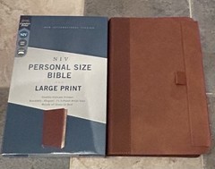 MAGNETIC CLOSURE NIV LARGE PRINT(11.5pt) Personal Size Bible Brown Leathersoft