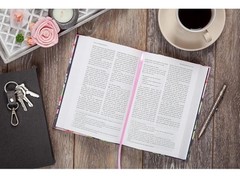 The Passion Translation New Testament (2020 Edition) Berry Blossoms: with Psalms