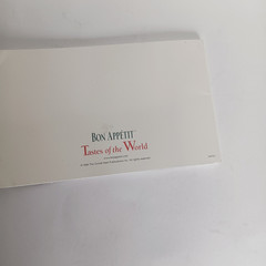 1996 BON APPETITE MINI COOKBOOK „TASTES OF THE WORLD” 102 PAGES