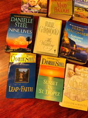 Lot of 10 Modern/Classic Popular Best Seller Romance Novel Paperback RANDOM PICK