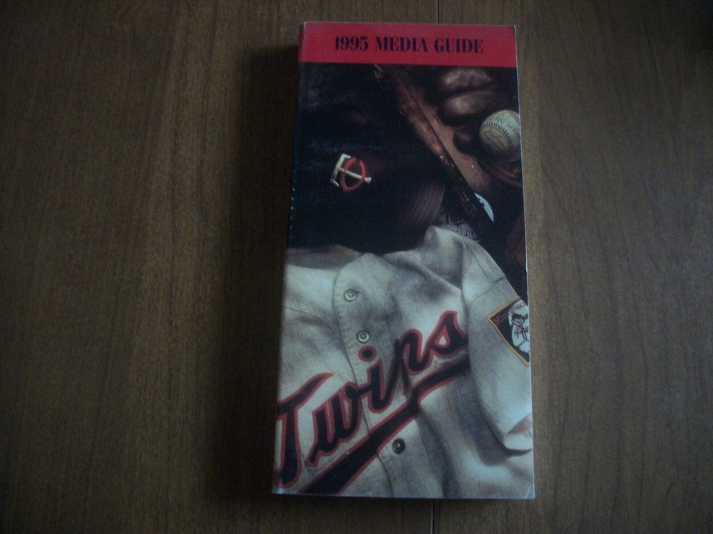 MINNESOTA TWINS 1995 MEDIA GUIDE–SOFTCOVER BOOK- 296 pages
