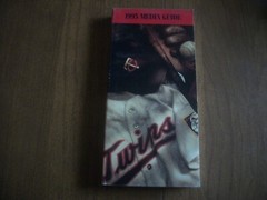 MINNESOTA TWINS 1995 MEDIA GUIDE–SOFTCOVER BOOK- 296 pages