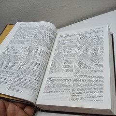 Holy Bible: People’s Parallel Edition King James Version/New Living Translation