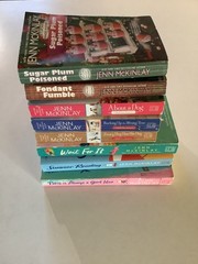Jenn McKinlay books 3 standalone, 2 Cupcake Bakery Mystery, 3 Bluff Point