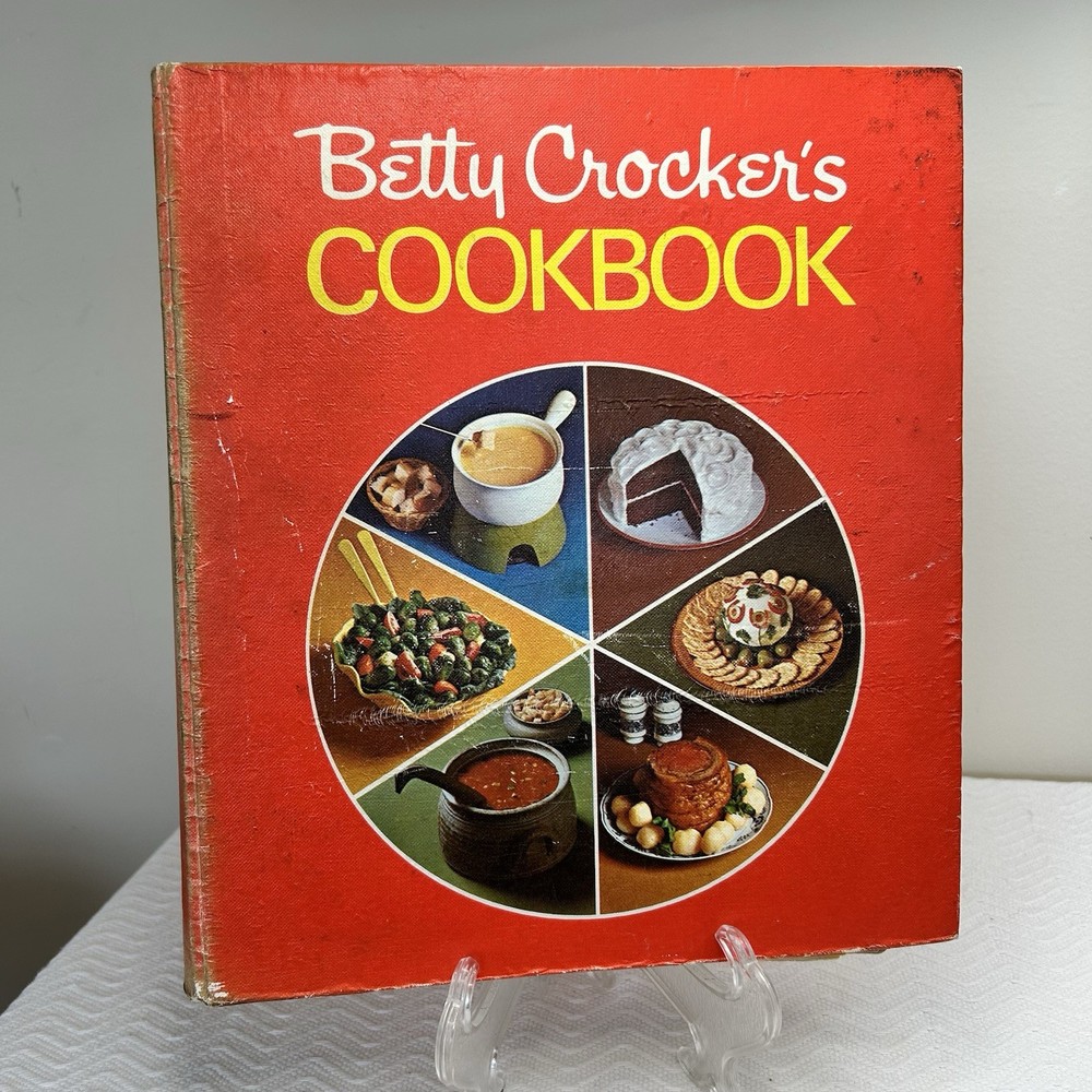 Betty Crocker’s Cookbook 1974 Vintage 23rd Printing with 5 Ring Binder