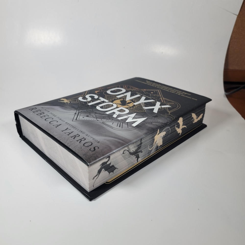 Onyx Storm (Wing and Claw Collection) by Rebecca Yarros (Hardcover) SEE DESC