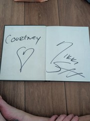 Nikki Sixx Signed „This Is Gonna Hurt” 1st Edition 2011 Autographed Motley Crue