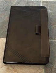 MAGNETIC CLOSURE NIV GIANT PRINT(12pt) Personal Size Bible Brown Leathersoft