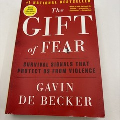 Gift of Fear : Survival Signals That Protect Us from Violence by Gavin de Becker