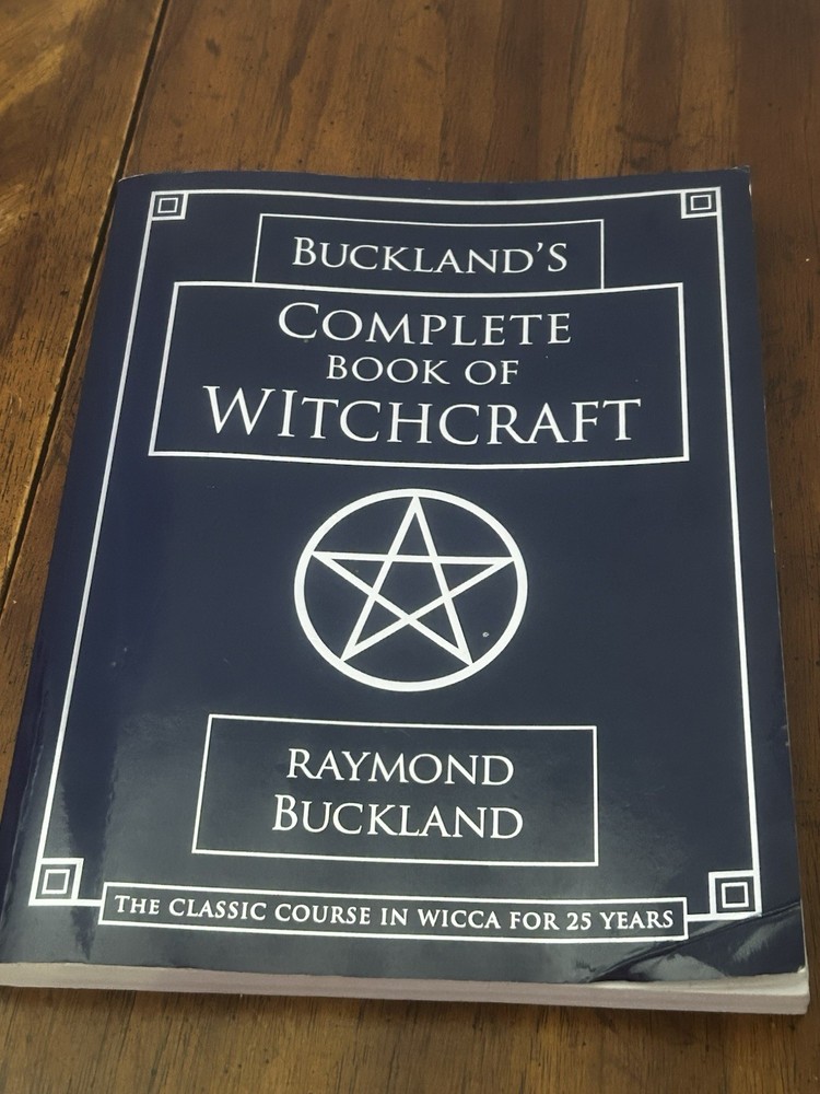 Buckland’s Complete Book of Witchcraft (Llewellyn’s Practical Magick) J405