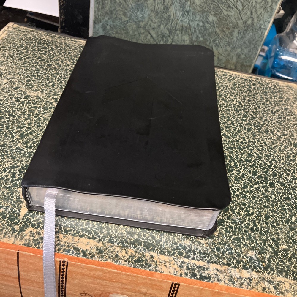Start! The Bible for New Believers: New King James Version, Raven Black, Lea…