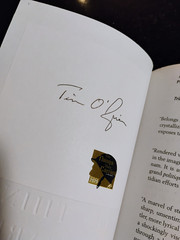 THE THINGS THEY CARRIED by TIM O’BRIEN – SIGNED! – PAPERBACK EDITION