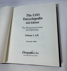 The UFO Encyclopedia The Phenomenon from the Beginning Volume 1 Jerome Clark
