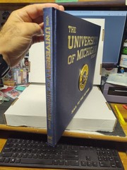 🏈The University of Michigan Wolverines Story HAIL TO THE VICTORS Hardcover Book