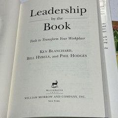 William Morrow Leadership by the Book Blanchard Hybels Vintage 1999 HC