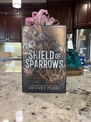 Shield of Sparrows Devney Perry GOLD Edition Romantasy – sprayed edges