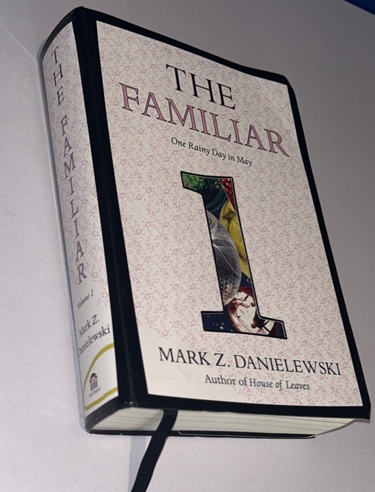 The Familiar Volume 1 One Rainy Day in May Mark Z. Danielewski Thriller Suspense