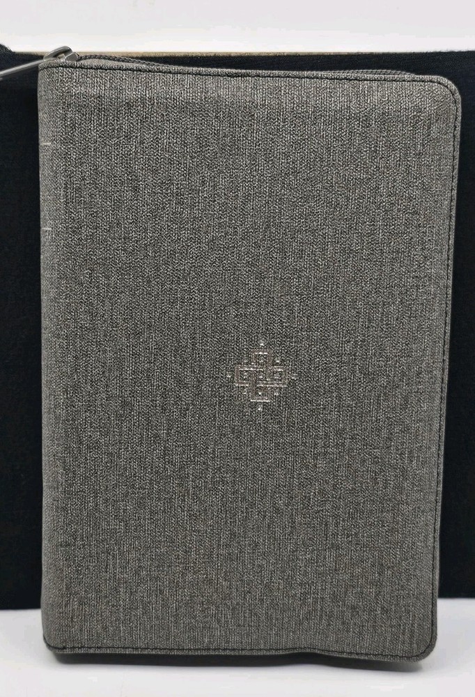 NLT Compact Giant Print Zipper Bible, Filament Edition – Like New
