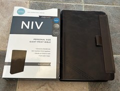 MAGNETIC CLOSURE NIV GIANT PRINT(12pt) Personal Size Bible Brown Leathersoft